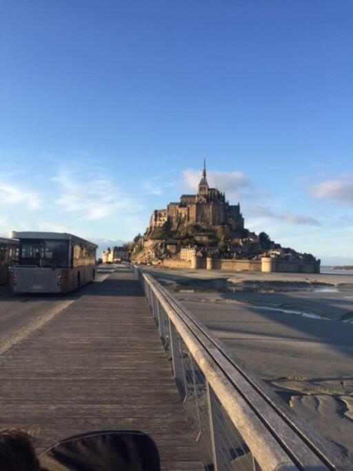 Maison Familiale A 10 Min Du Mont Saint Michel Pontorson Buitenkant foto