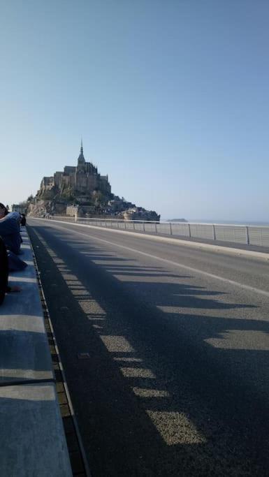 Maison Familiale A 10 Min Du Mont Saint Michel Pontorson Buitenkant foto